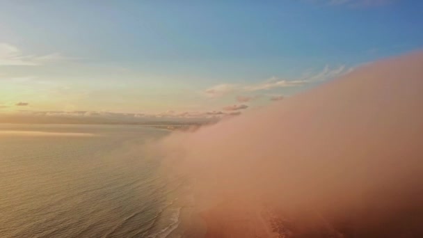 Fotocamera Che Vola Accanto Alle Nuvole Tramonto — Video Stock