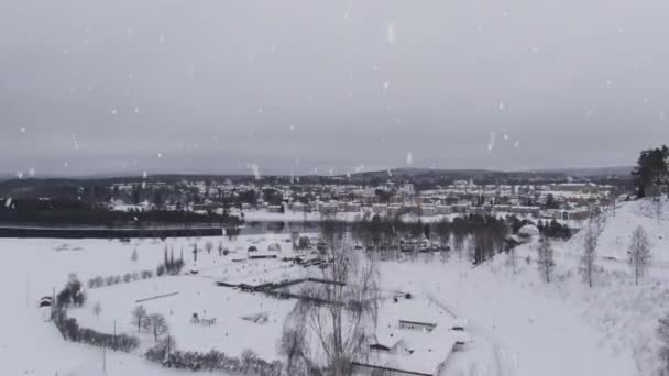 Koud Iconisch Landschap Van Zweden Met Kleine Stad Tijdens Sneeuwval — Stockvideo