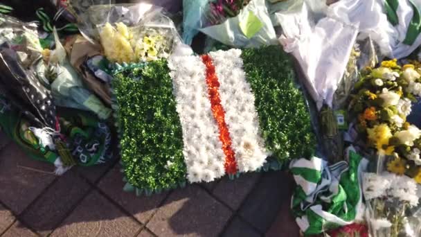 Close Wreath Flowers Made Look Tricolour Irelands National Flag Parkhead — Stock Video