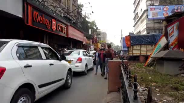 Kalabalık Caddelerde Araba Taksi Gibi Insanların Araçların Yer Değiştirmesi Kolkata — Stok video