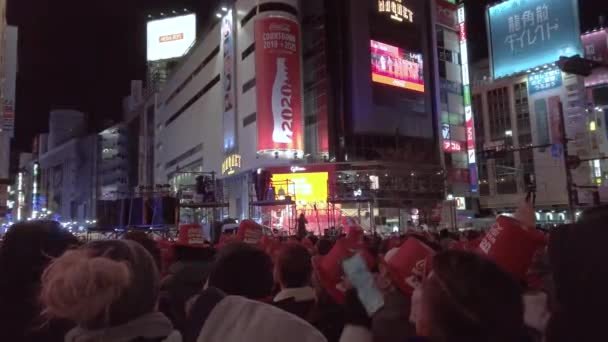 Video Pov Många Människor Som Väntar Att Fira Nyår Shibuya — Stockvideo