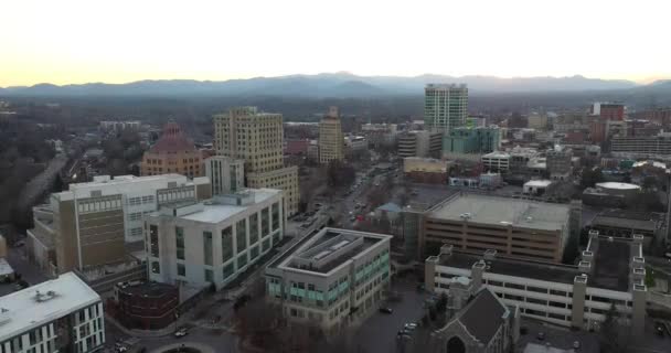 Asheville Βόρεια Καρολίνα Skyline Drone Βίντεο Κινείται Προς Κάτω — Αρχείο Βίντεο