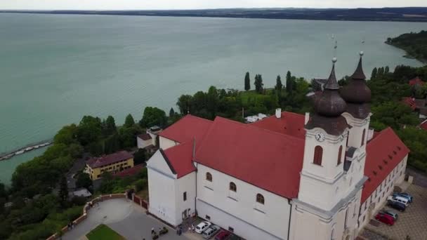 Images Aériennes Drones Cinématographiques Abbaye Tihany Bord Lac Balaton Hongrie — Video