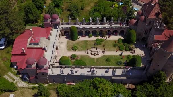 Drone Aereo Cinematografico Colpo Autotrasporto Del Castello Bory Con Cortile — Video Stock