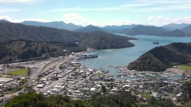 新西兰马尔博罗的威卡瓦湾和有夏洛特女王风貌的码头和阳光湾 广域网 — 图库视频影像