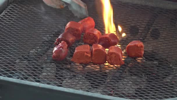 Kolbász Francia Chorizo Grillsütőn — Stock videók