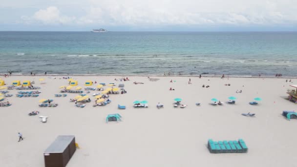 South Beach Miami Florida Usa Sliding Aerial View People Lifeguard — Stock video