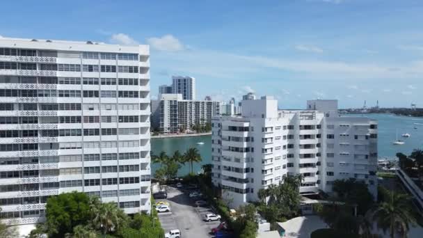 Miami Cityscape Aerial View Condo Apartment Buildings Bayfront Bay Słoneczny — Wideo stockowe