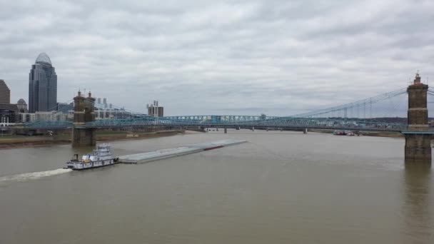 Aerial Barge Sur Rivière Ohio Cincinnati — Video