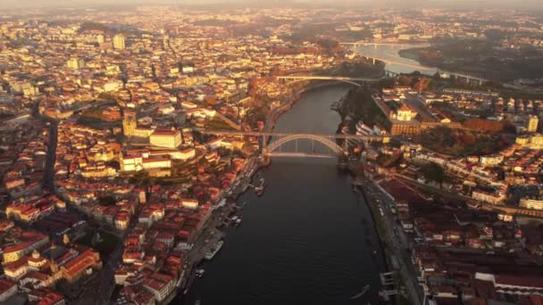 Vista Aérea Por Encima Puesta Sol Brillante Porto Portugal Paisaje — Vídeos de Stock