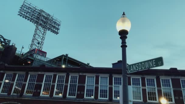 Ένα Πάρκο Μπέιζμπολ Στη Βοστώνη Της Μασαχουσέτης Κοντά Στην Πλατεία — Αρχείο Βίντεο