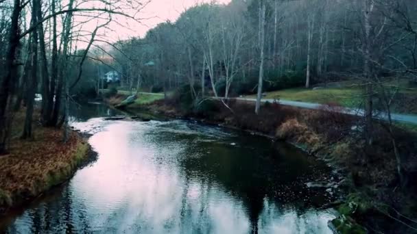 Långsam Knuff Över Watauga Floden Nära Boone Norra Carolina — Stockvideo