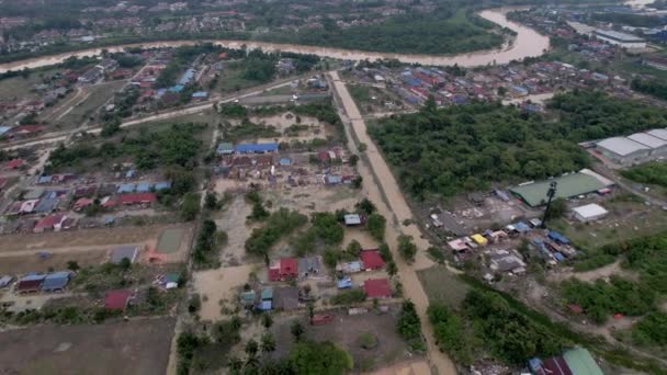 Luftflug Über Das Überflutete Petaling Viertel Hintergrund Der Klang Fluss — Stockvideo