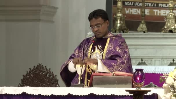 Iglesia Cristiana India Concurrida Misa Catedral Del Sagrado Corazón Nueva — Vídeos de Stock