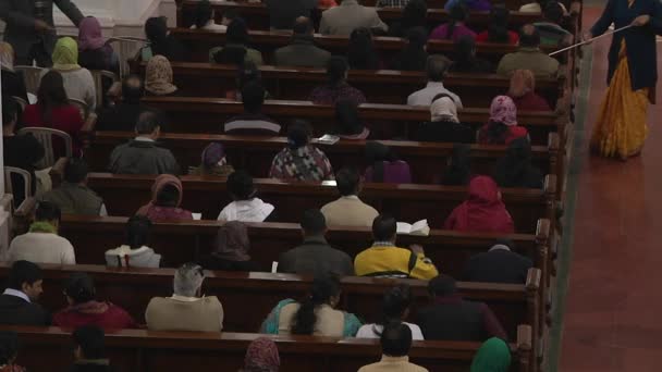 Igreja Cristã Indiana Lotada Missa Catedral Sagrado Coração Nova Deli — Vídeo de Stock