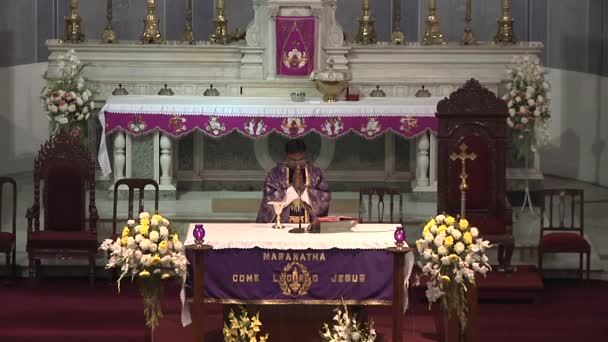 Igreja Cristã Indiana Lotada Missa Catedral Sagrado Coração Nova Deli — Vídeo de Stock