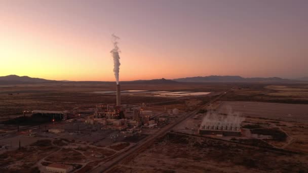 Distributiebedrijf Voor Hernieuwbare Energie Het Platteland Antenne Bij Zonsondergang Met — Stockvideo
