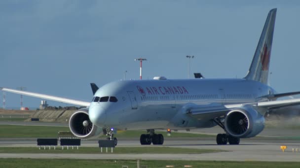 Air Canada Airliner Preparándose Para Salida Pista Estático — Vídeos de Stock