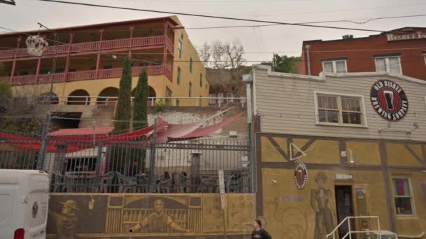 Old Bisbee Brewing Company Und Bisbee Inn Arizona Usa Schwenkschuss — Stockvideo