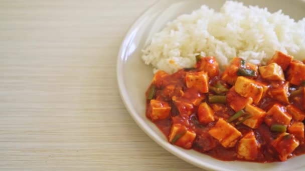 麻婆豆腐 四川传统的蚕豆腐和牛肉配菜 用辣椒油和四川胡椒混合麦芽味 亚洲菜 — 图库视频影像