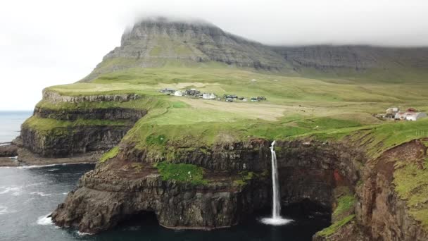 Gasadalur Wasserfall Auf Den Färöern — Stockvideo
