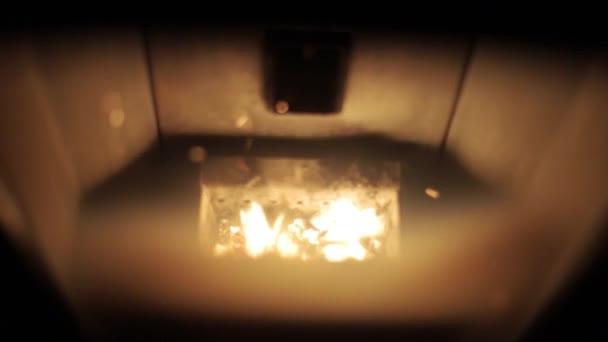 Belső Tűz Hely Lángokkal Szikrákkal Bokeh — Stock videók