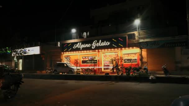 Night Timelapse Traffic Going Apline Gelato Shop Model Colony Karachi — Stock Video