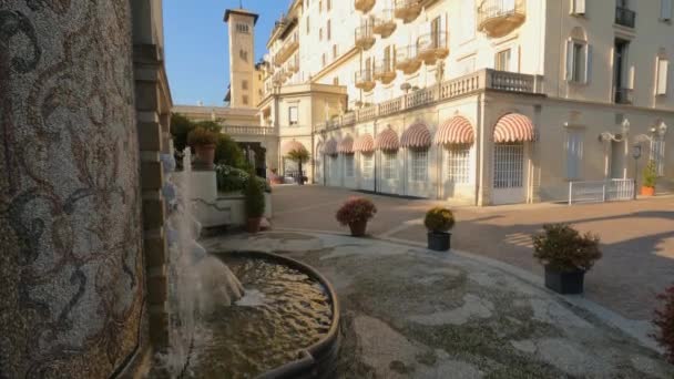 Rückansicht Und Brunnen Des Luxuriösen Grand Hotel Des Iles Borromees — Stockvideo