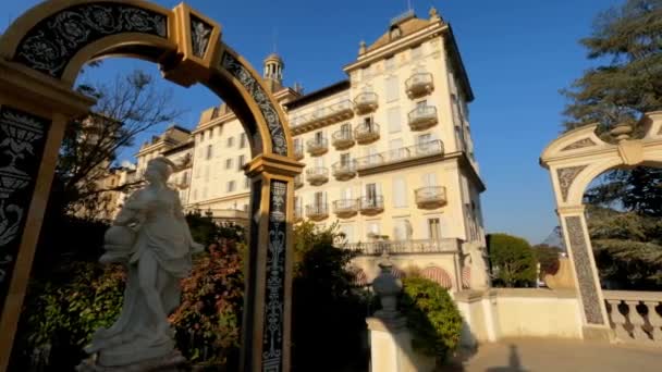 Статуя Арка Садов Роскошном Grand Hotel Des Iles Borromees Стрезе — стоковое видео