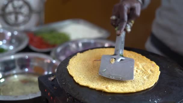 Закріпіть Кухоль Індійського Сніданку Чоловік Який Робить Дозу Або Чіллу — стокове відео