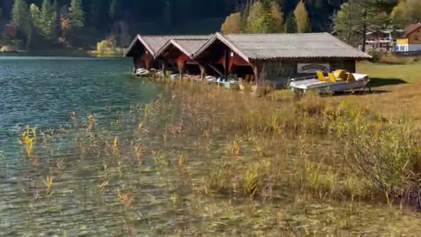 Lauter Lake Ξύλινο Λεμβοστάσιο Πολύ Κοντά Στην Πόλη Mittenwald Της — Αρχείο Βίντεο