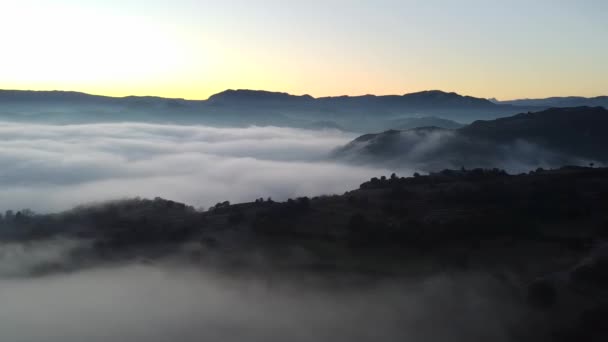 Katalan Kıyı Bölgesi Ndeki Dağların Ark Bulutlarının Havadan Görünüşü — Stok video