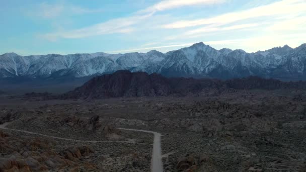 Wandelpad Snow Canyon State Park Met Besneeuwde Bergen Utah — Stockvideo