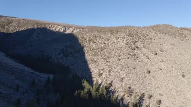 Antenn Utsikt Över Dal Vid Big Pine Sjöar Spår Loop — Stockvideo