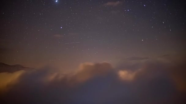 Hyper Lapse Widok Nocy Chmur Wysokie Niebo Niezliczoną Ilością Świateł — Wideo stockowe