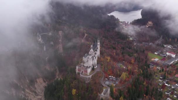 Neuschwanstein Kastély Felhők Mögött Eltűnik Felhők Mögött Blokkoló Keret — Stock videók