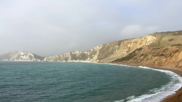 Panning Coast Dorset Chalk Cliffs Ocean England — Stock Video