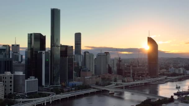 Sun Flares Dietro Edificio Brisbane City — Video Stock