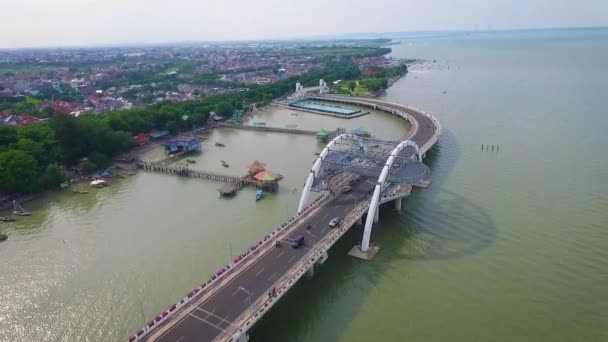 Nádherné Mostní Stavby Blízkosti Moře Pláže — Stock video