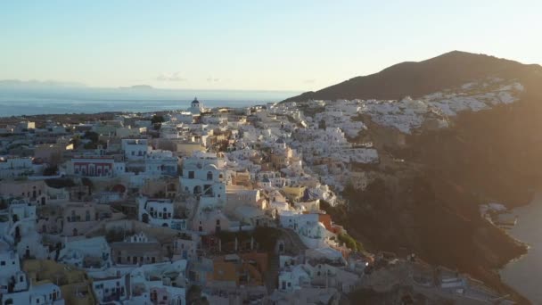 Dron Pořízený Vesnicí Oia Řecku Ostrovech Santorini Při Západu Slunce — Stock video