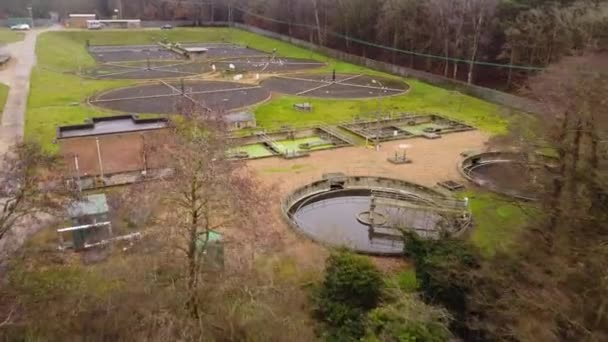 Estação Tratamento Águas Residuais Lado Floresta Thetford Norfolk Plano Voo — Vídeo de Stock