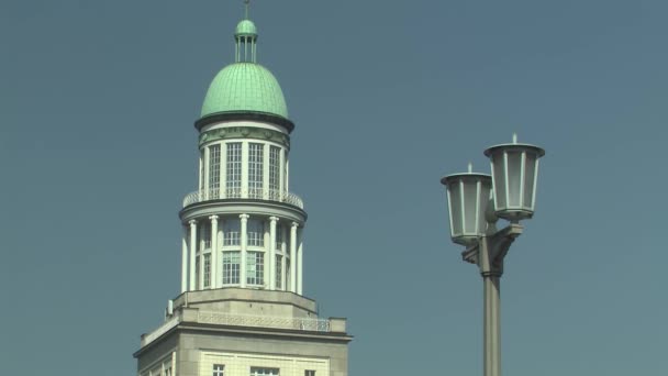 Střední Záběr Věže Frankfurtské Brány Berlíně Německo — Stock video