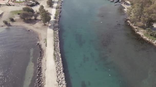 Volar Sobre Río Tortuga Barcos Atracados Puerto Georgioupolis Isla Creta — Vídeo de stock