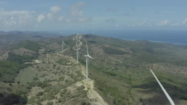 Vista Aérea Sobre Una Línea Aerogeneradores República Dominicana Tiro Dron — Vídeo de stock