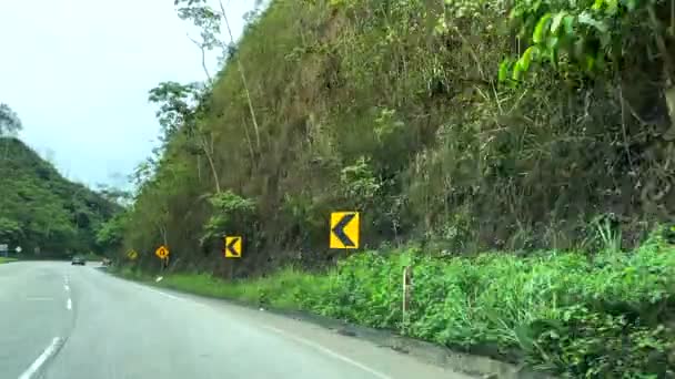 Vista Desde Interior Del Coche Conduciendo Través Una Carretera Con — Vídeo de stock