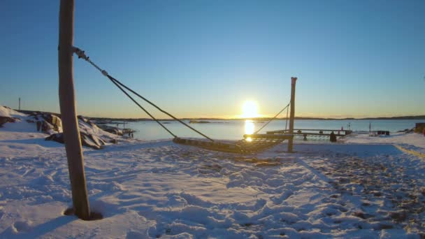 Tiro Una Hamaca Por Una Playa Día Invierno Gotemburgo Suecia — Vídeos de Stock