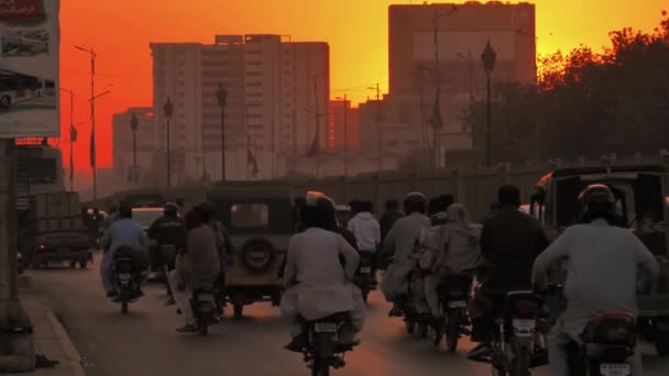 Busy Traffic Going Karachi Bright Orange Sunset Sky Locked Slow — Stock Video