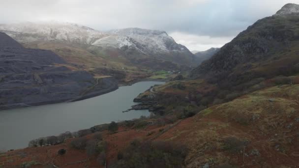 Ett Vackert Landskap Snowdonia Nationalpark Vintern Med Damning Snö Topparna — Stockvideo