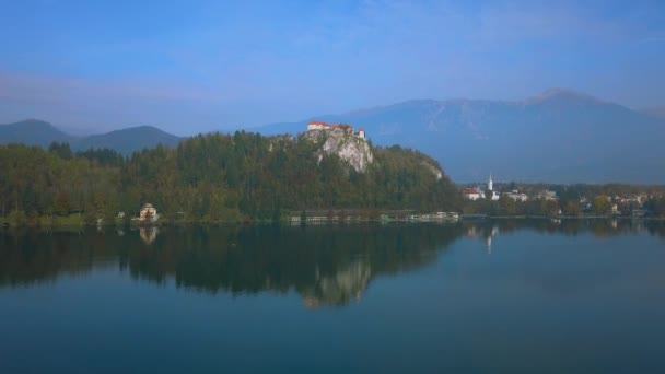 Vliegen Het Pittoreske Lake Bled Richting Castle Bled Oktober Wanneer — Stockvideo