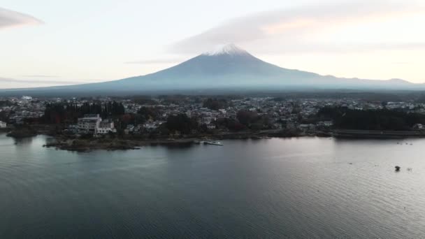 Widok Lotu Ptaka Zbliża Się Mieszkaniowego Przedmieścia Szczytu Wulkanu Fuji — Wideo stockowe